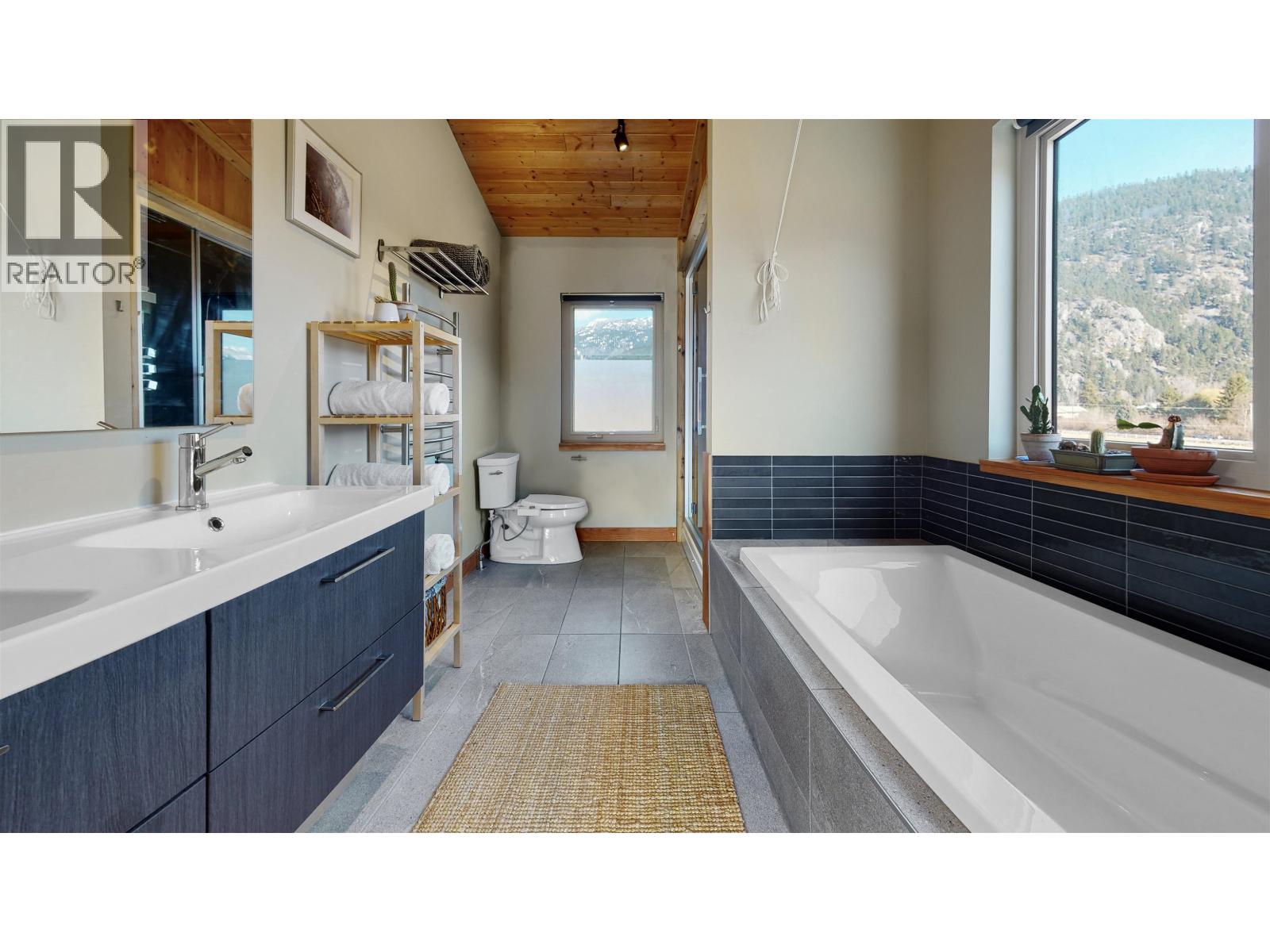 1380 COLLINS ROAD, Pemberton