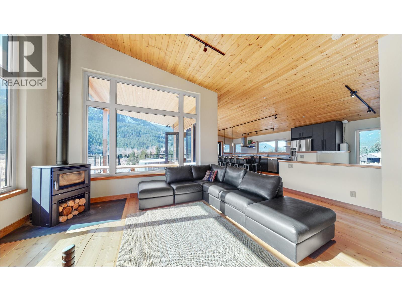 1380 COLLINS ROAD, Pemberton