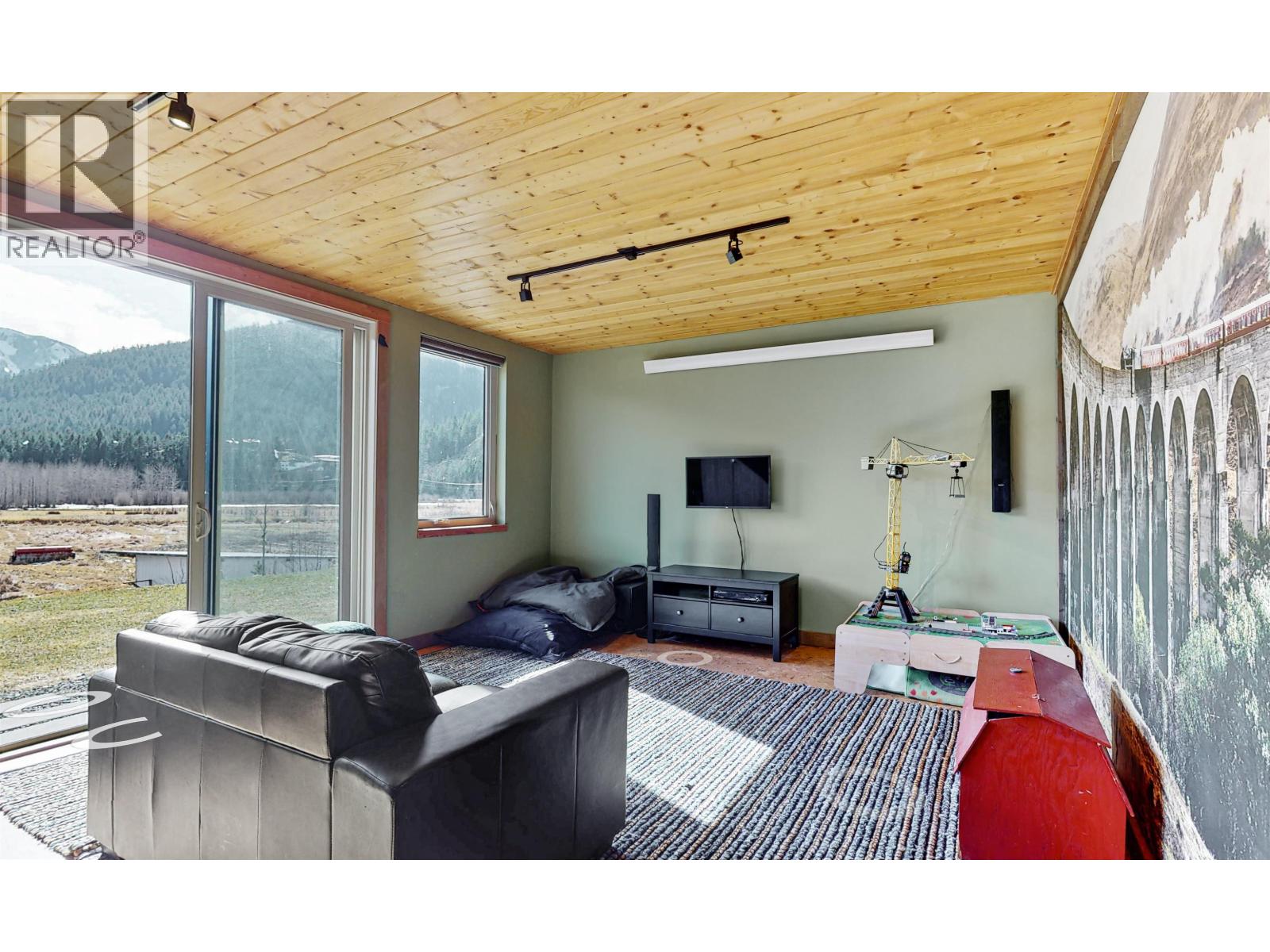 1380 COLLINS ROAD, Pemberton