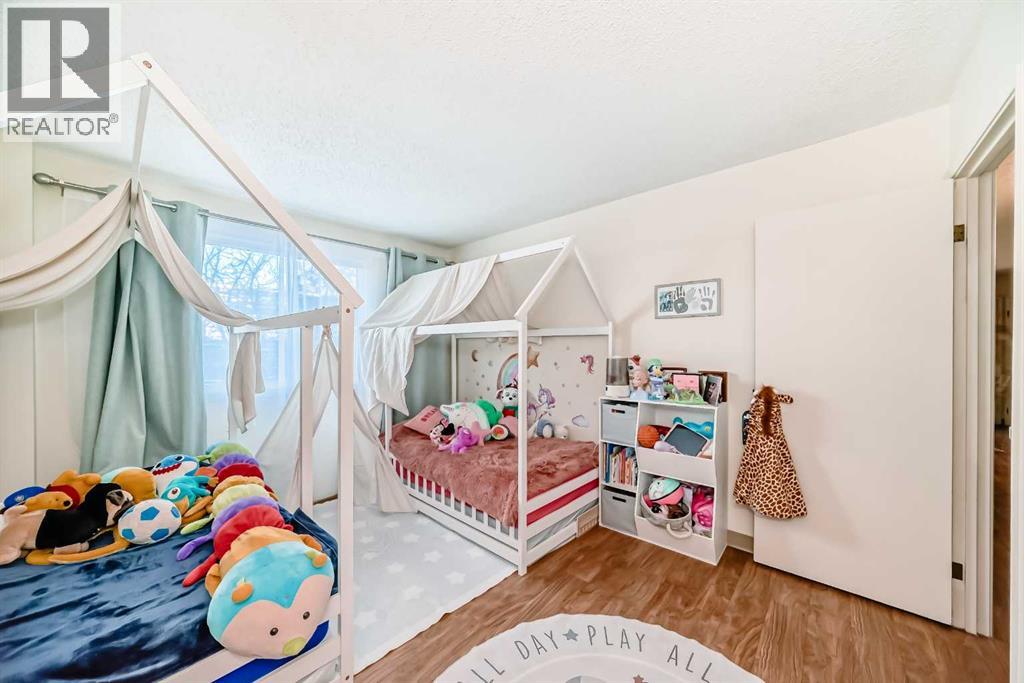 Single Family House for Sale in   Southampton Drive SW Southwood Calgary 