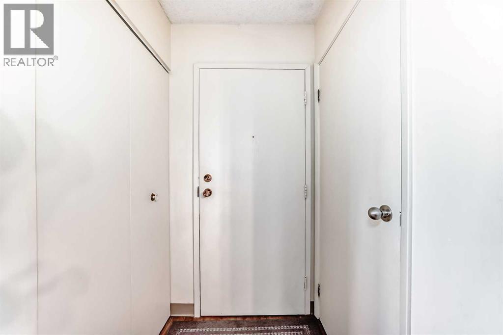 Single Family House for Sale in   Southampton Drive SW Southwood Calgary 