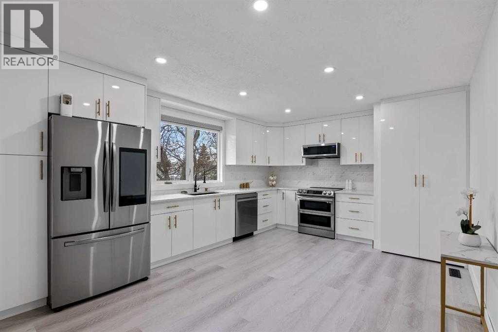 Single Family House Bi-level for Sale in   Avenue NE Pineridge Calgary 