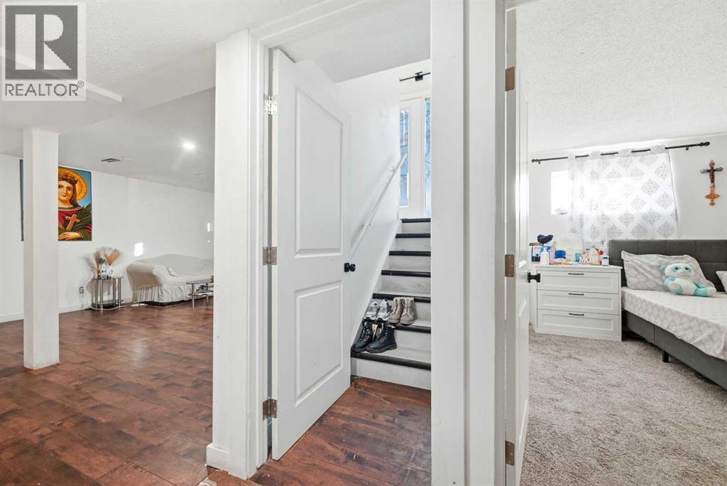 Single Family House Bi-level for Sale in   Avenue NE Pineridge Calgary 