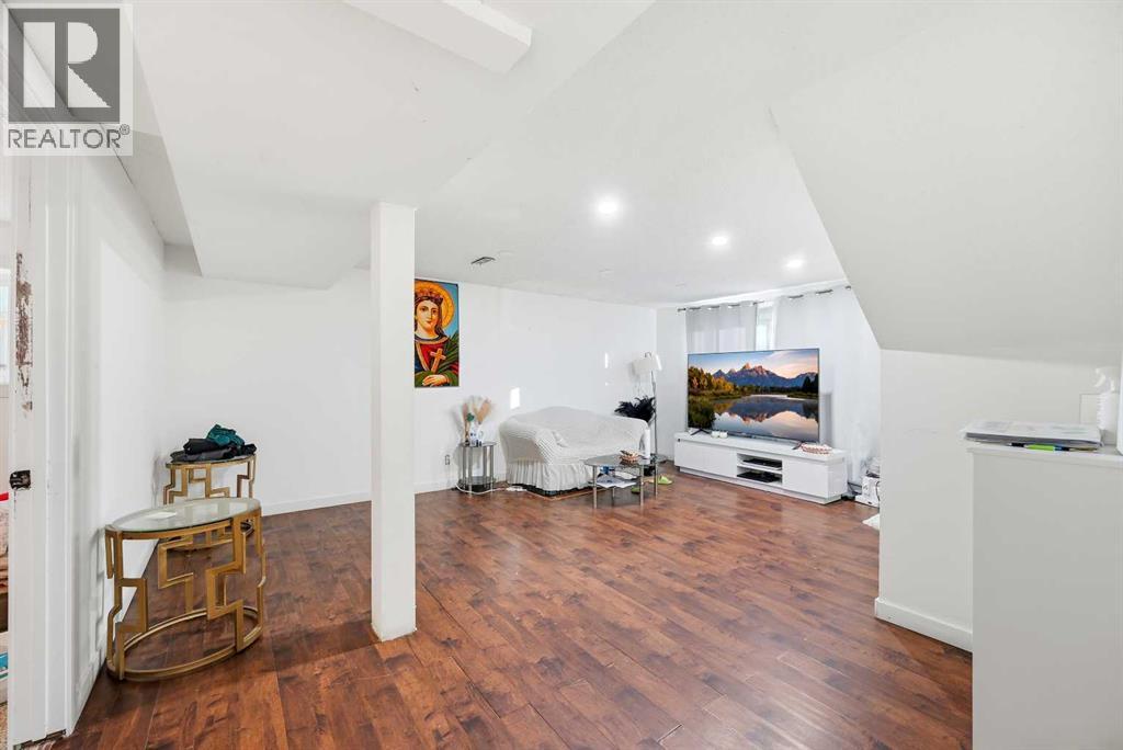 Single Family House Bi-level for Sale in   Avenue NE Pineridge Calgary 