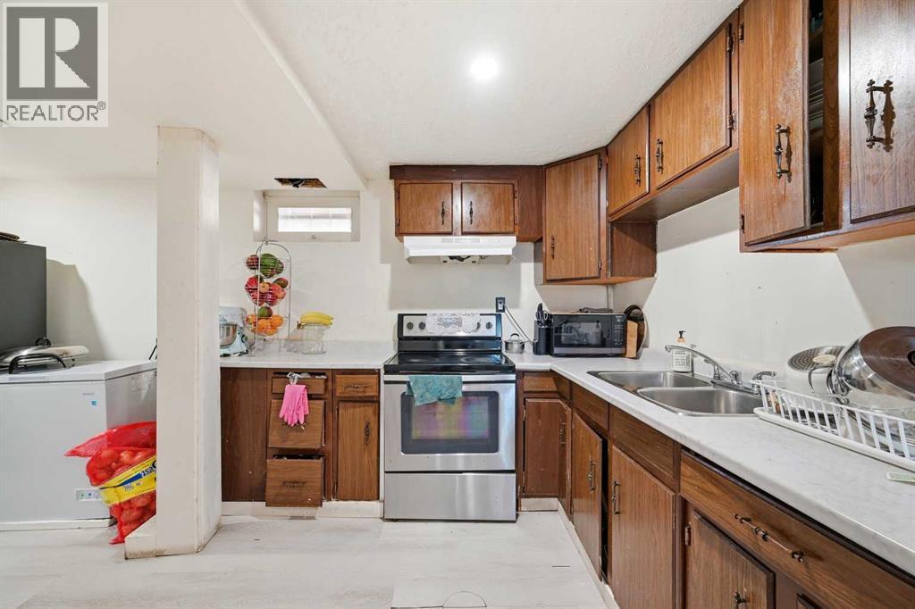 Single Family House Bi-level for Sale in   Avenue NE Pineridge Calgary 