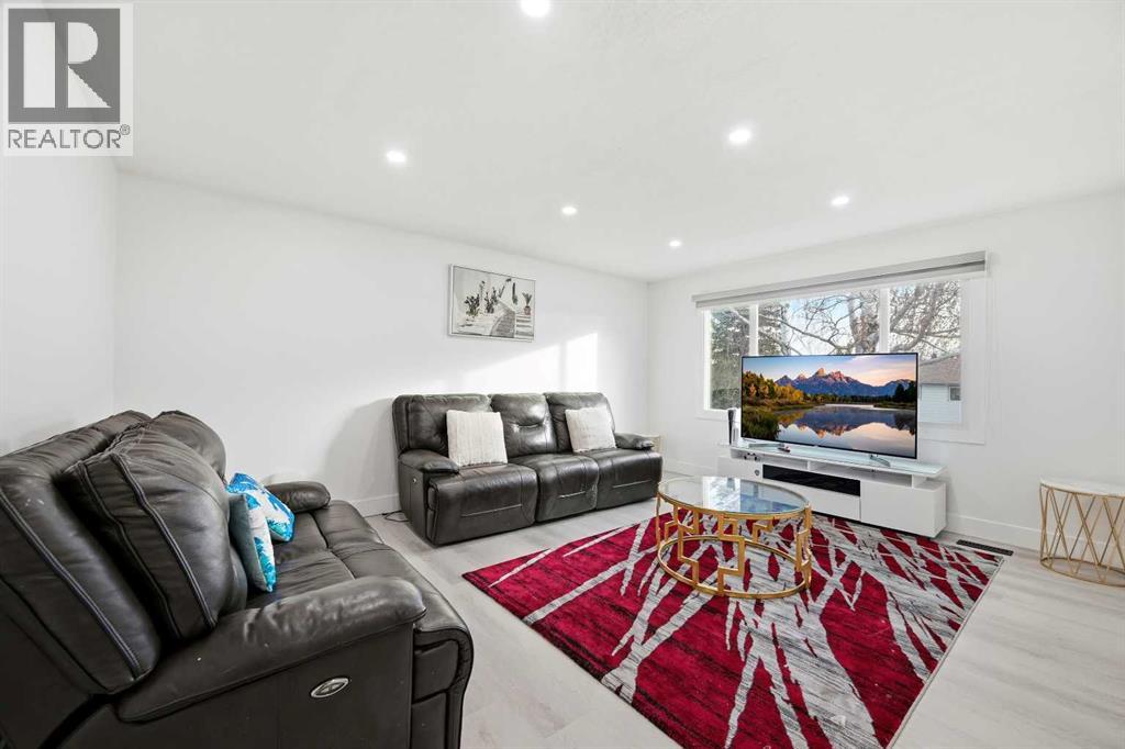 Single Family House Bi-level for Sale in   Avenue NE Pineridge Calgary 