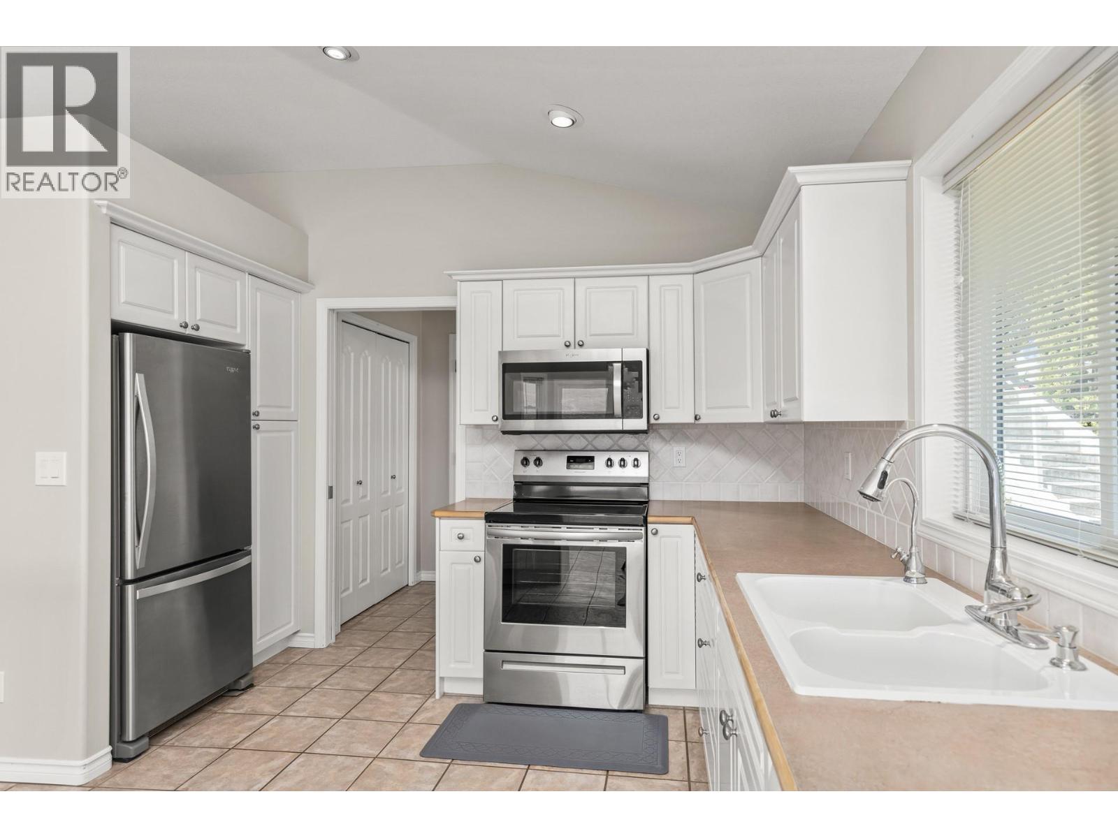  3513 EMPIRE Place, West Kelowna