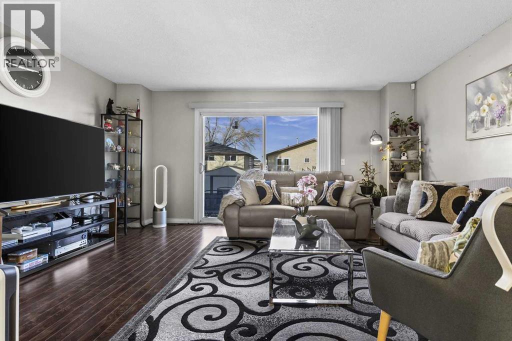 Single Family House for Sale in  Templeson Crescent NE Temple Calgary 