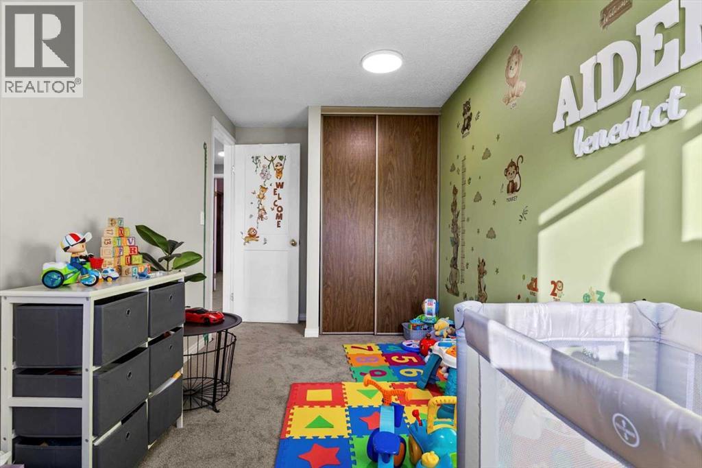 Single Family House for Sale in  Templeson Crescent NE Temple Calgary 