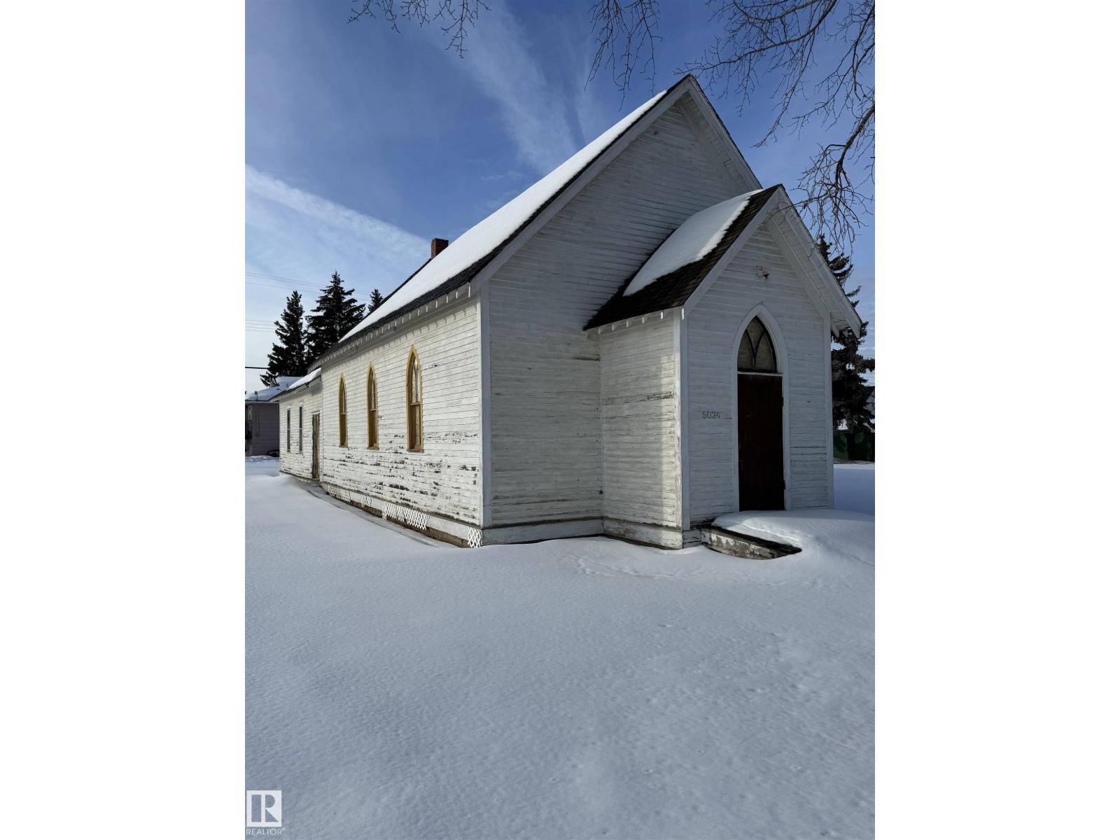 5204 50 ST - 1
