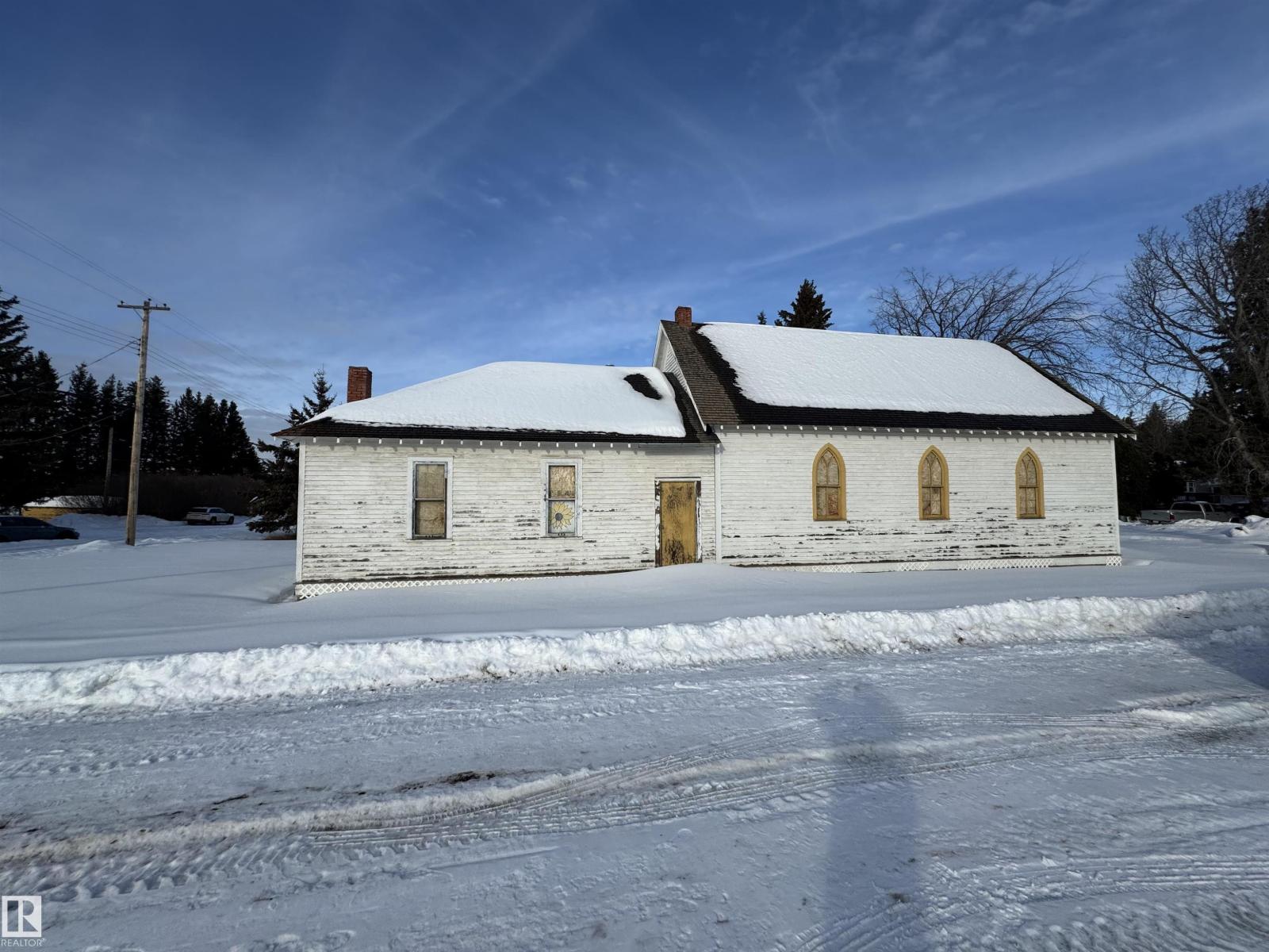5204 50 ST - 4