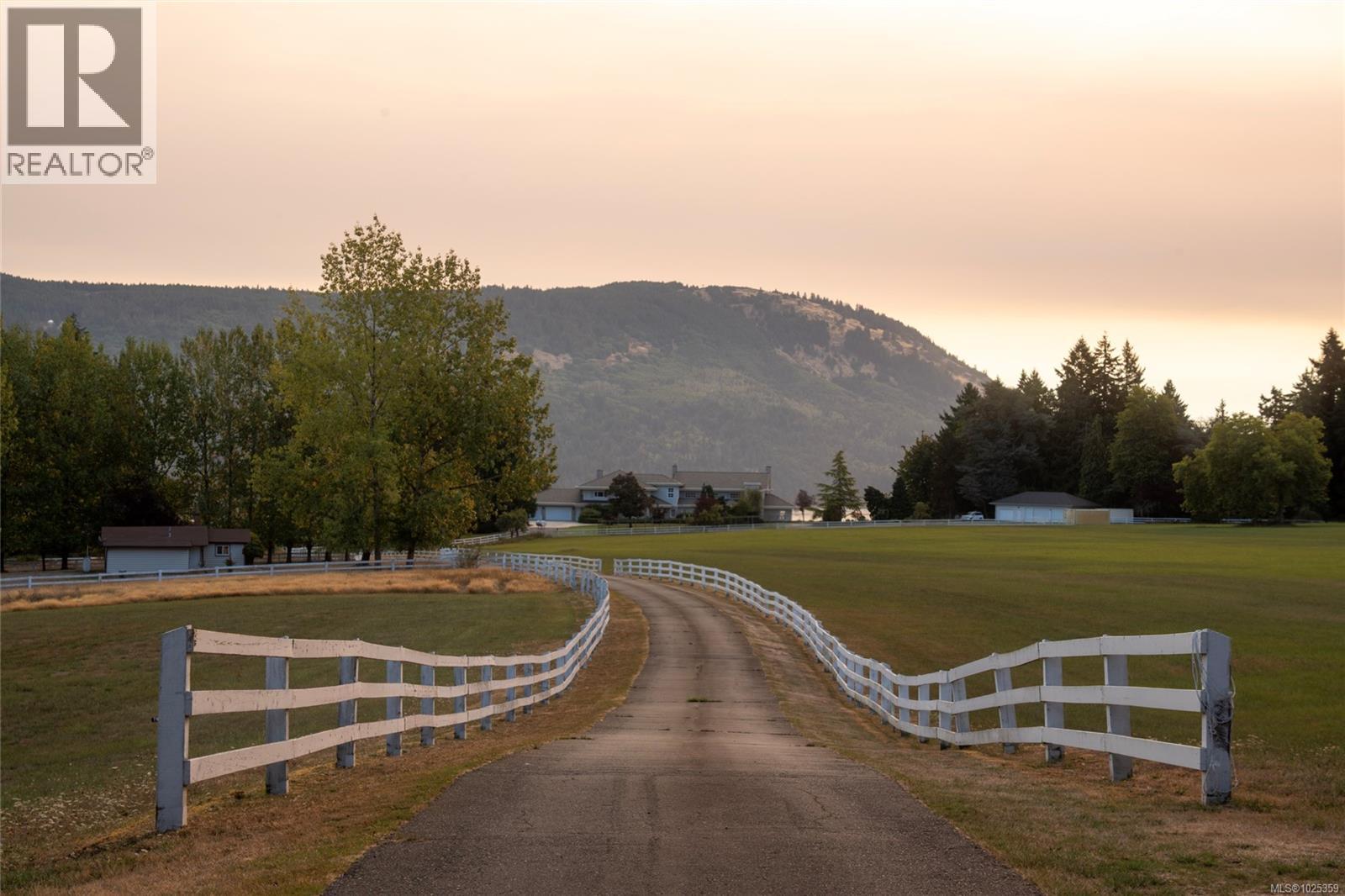 1257 Cherry Point Rd, Cowichan Bay