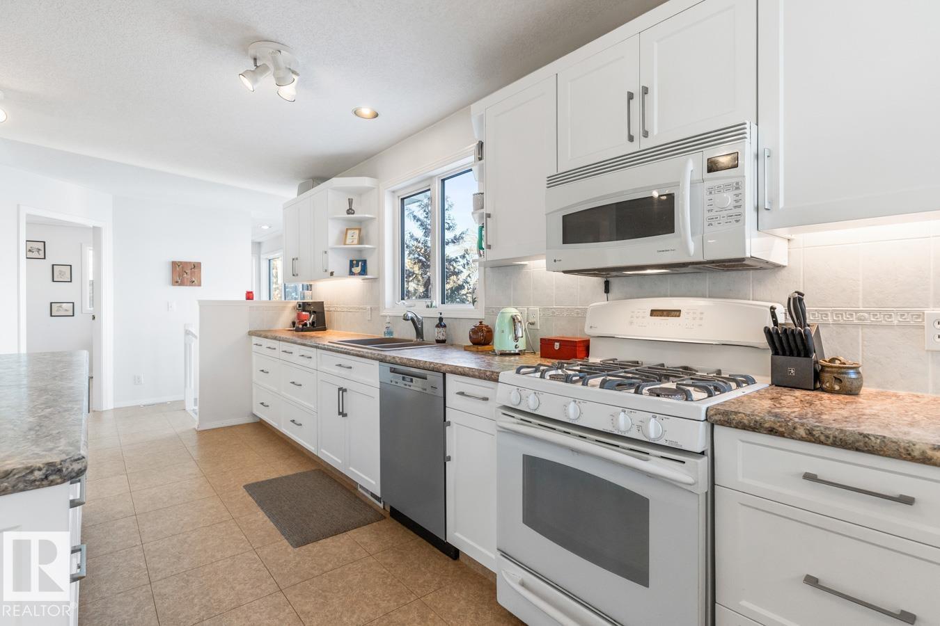 6508 109 AV NW - 14