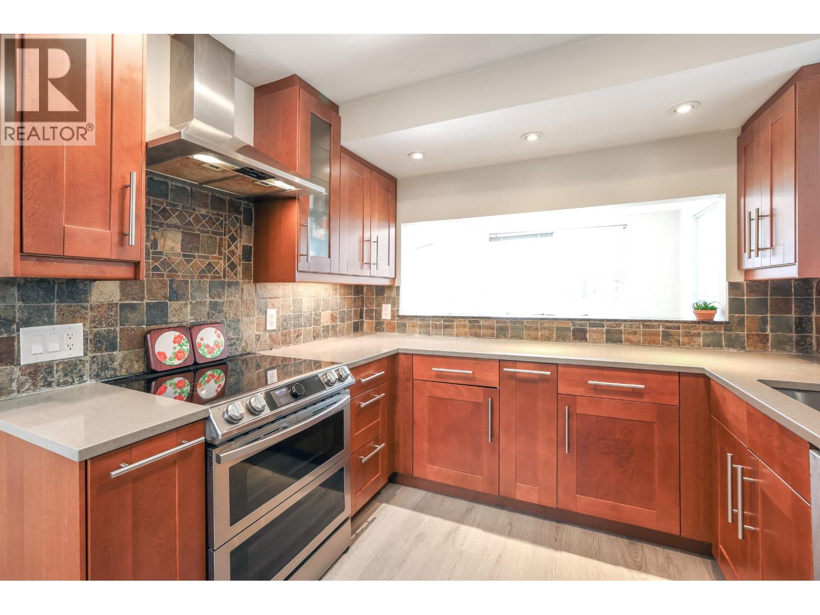 10 838 TOBRUCK AVENUE, North Vancouver