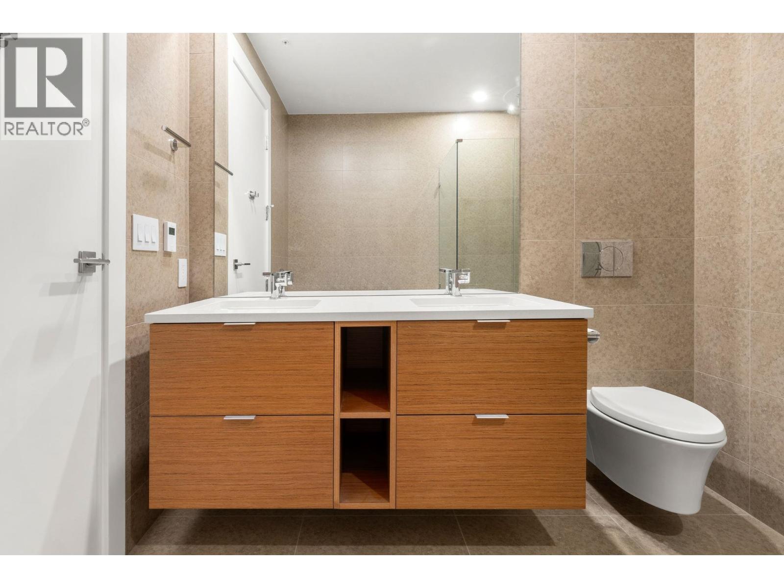 404 6699 NELSON AVENUE, West Vancouver