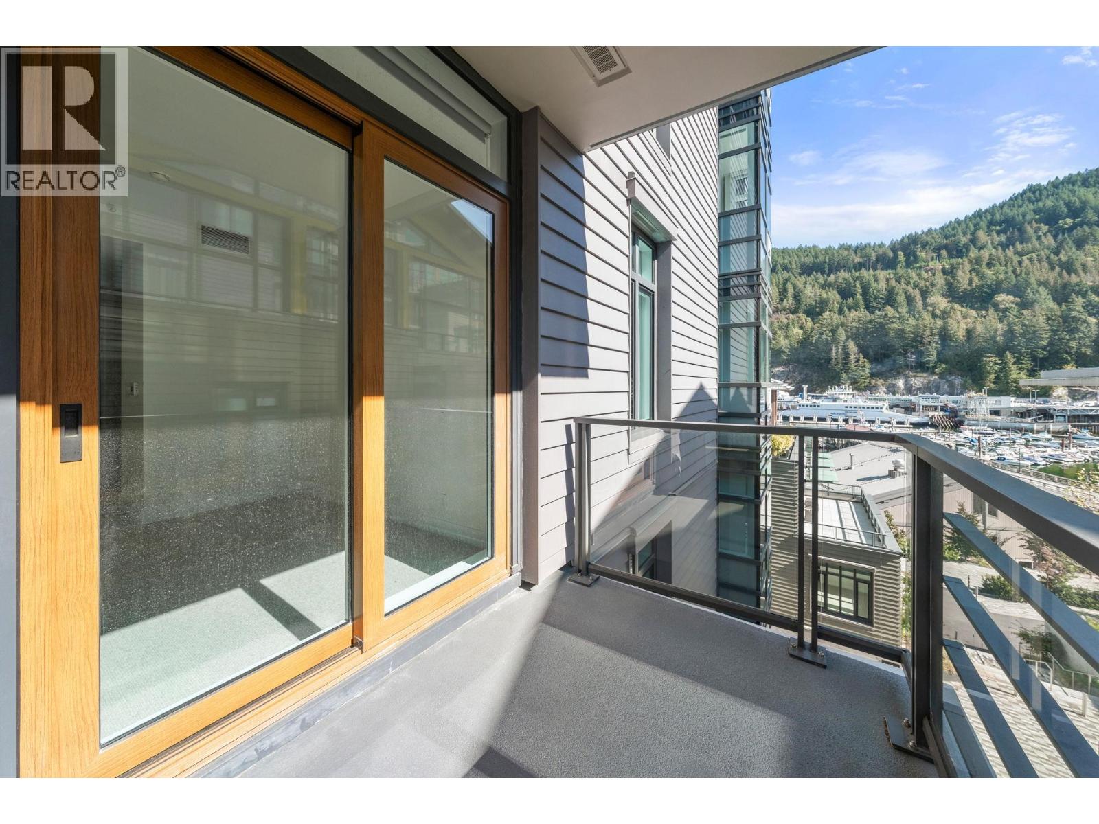 404 6699 NELSON AVENUE, West Vancouver