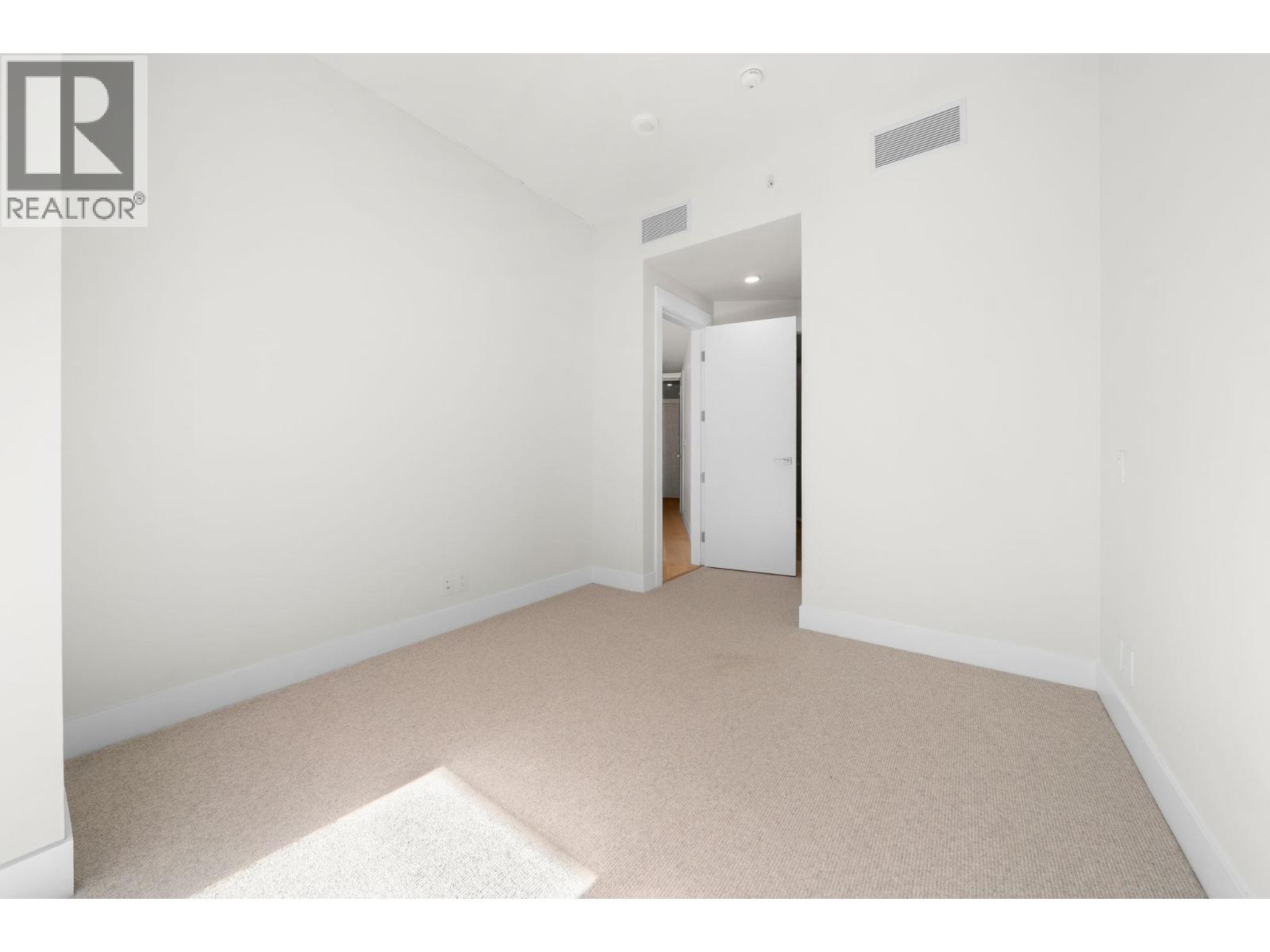 404 6699 NELSON AVENUE, West Vancouver