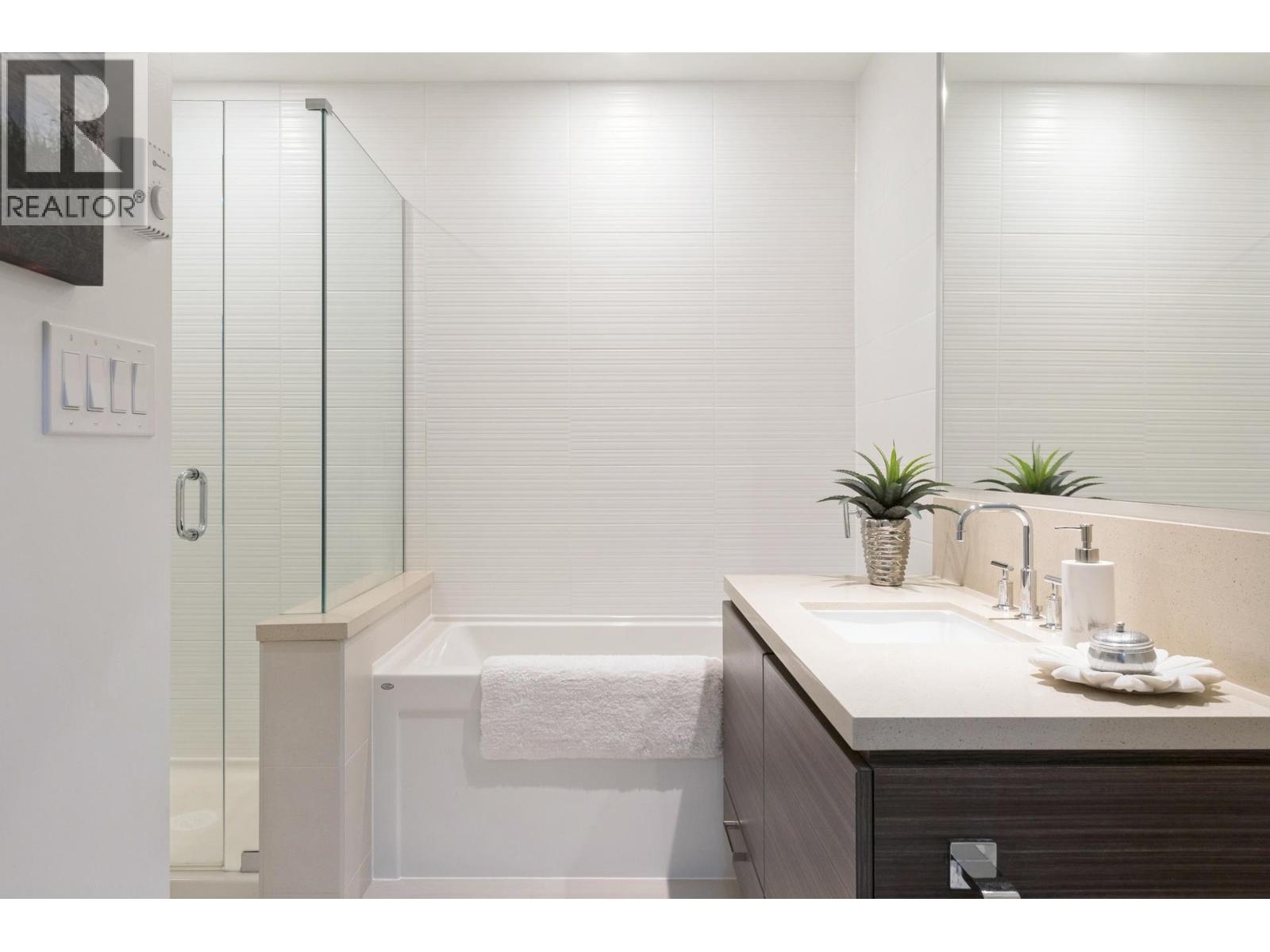 406 3606 ALDERCREST DRIVE, North Vancouver