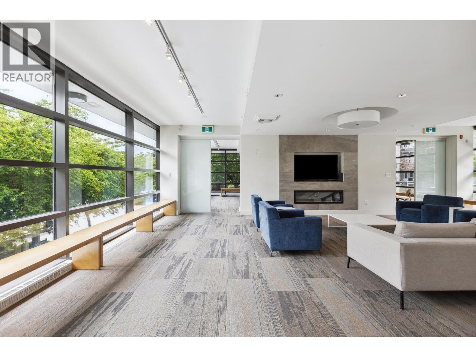 406 3606 ALDERCREST DRIVE, North Vancouver