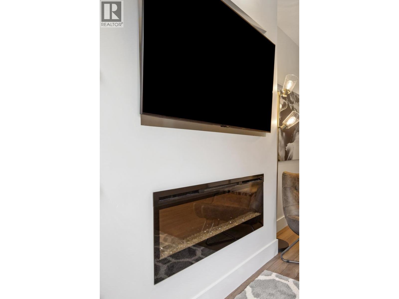406 3606 ALDERCREST DRIVE, North Vancouver