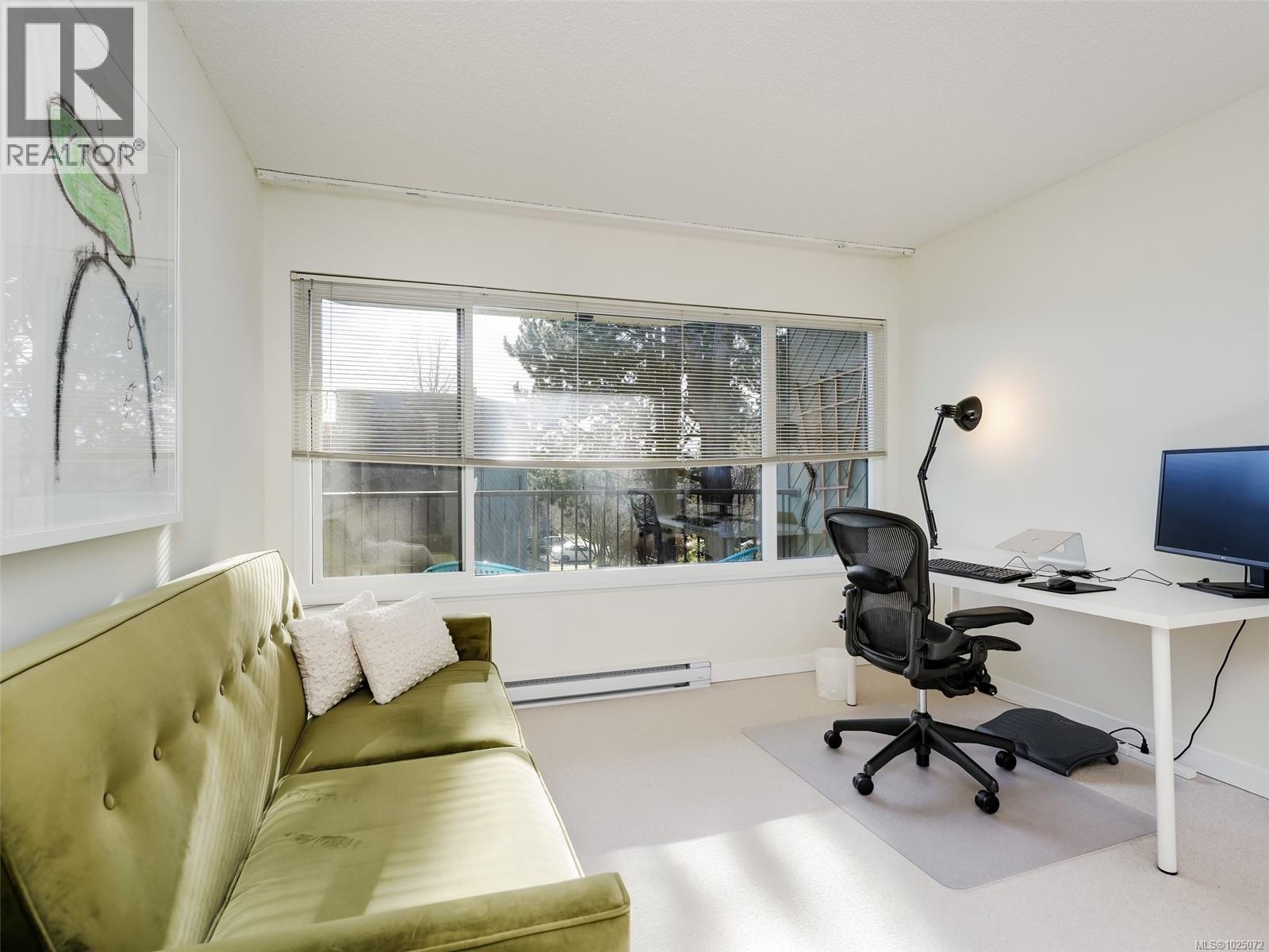 Single Family House for Sale in   Rockland Ave Chateauneuf Victoria 