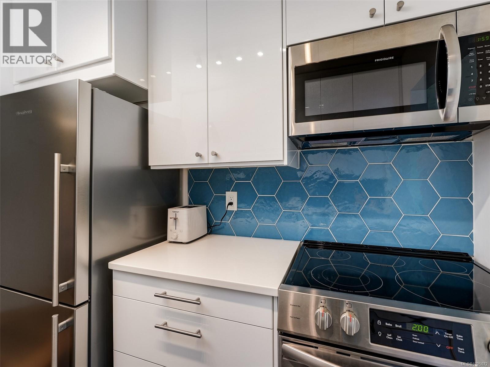 Single Family House for Sale in   Rockland Ave Chateauneuf Victoria 