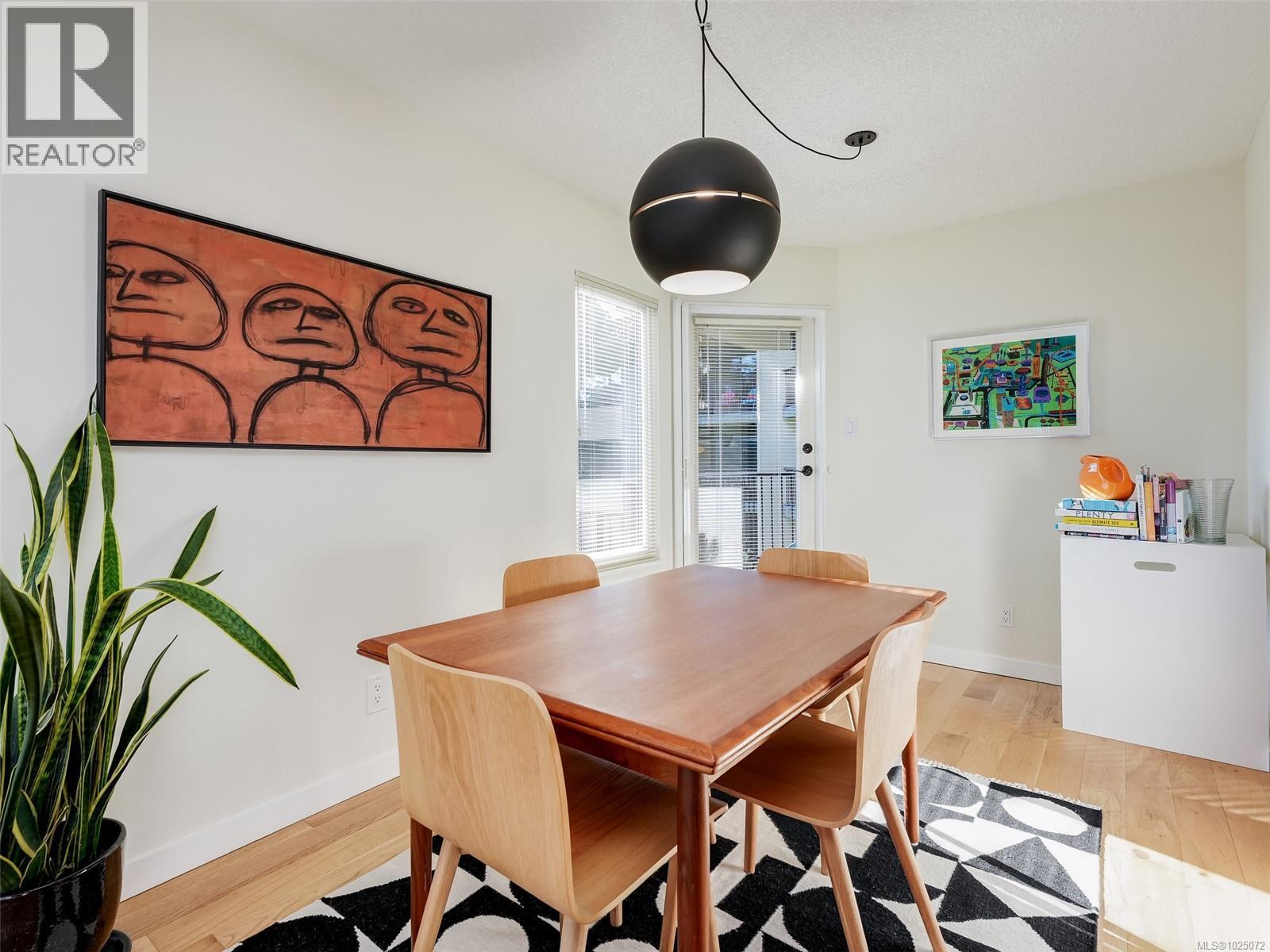 Single Family House for Sale in   Rockland Ave Chateauneuf Victoria 