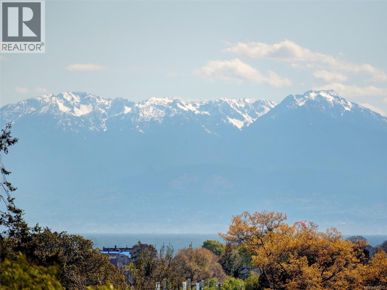 Single Family House for Sale in   Rockland Ave Chateauneuf Victoria 