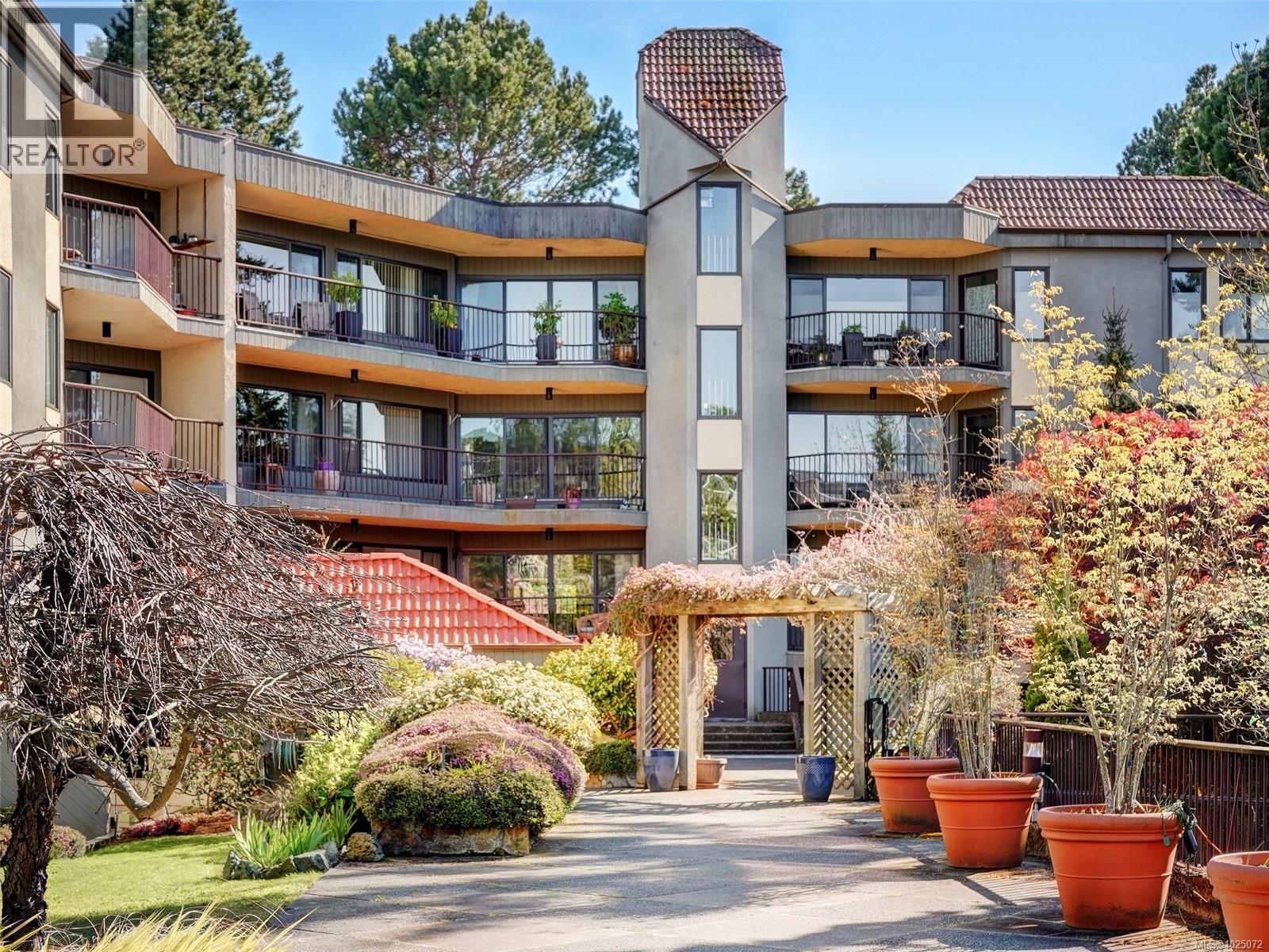 306 1149 Rockland Ave, Victoria, British Columbia