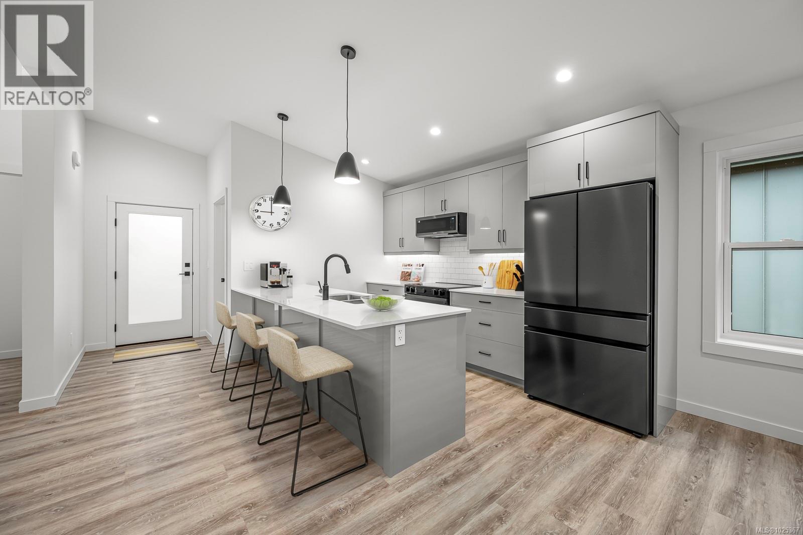 #17 3025 ROYSTON RD - 16