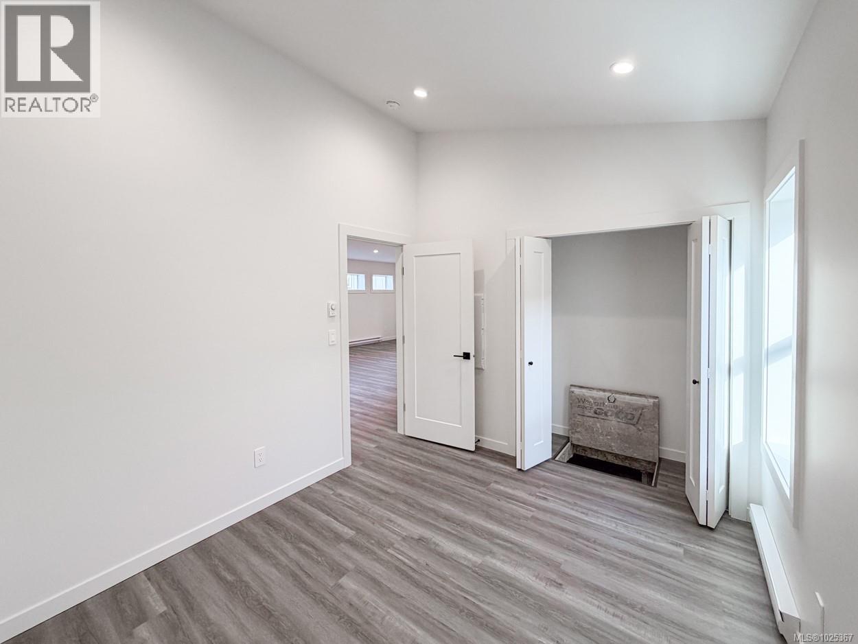 #17 3025 ROYSTON RD - 8