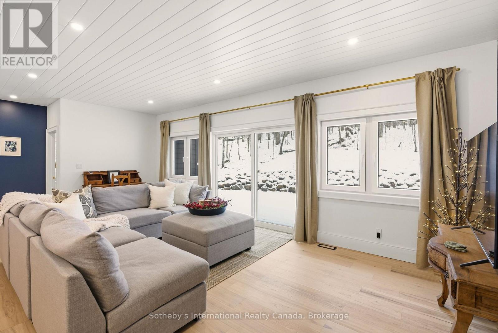 2435 RAVENSCLIFFE ROAD - 17