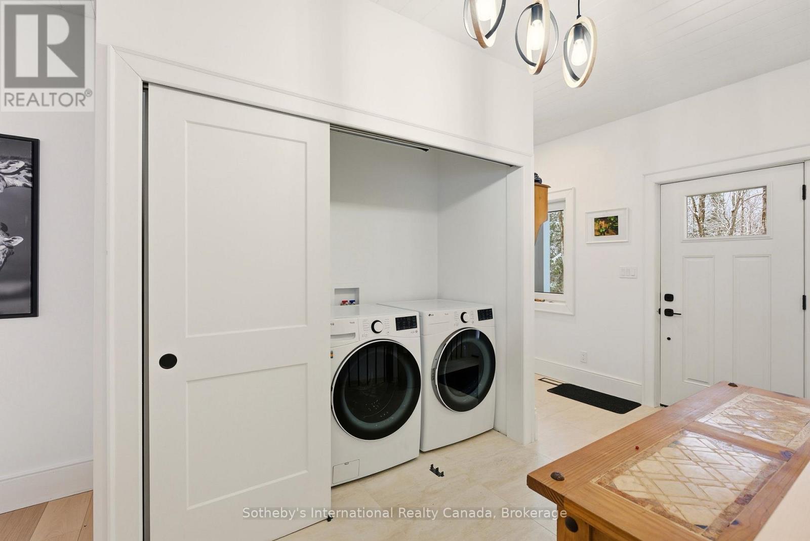 2435 RAVENSCLIFFE ROAD - 31