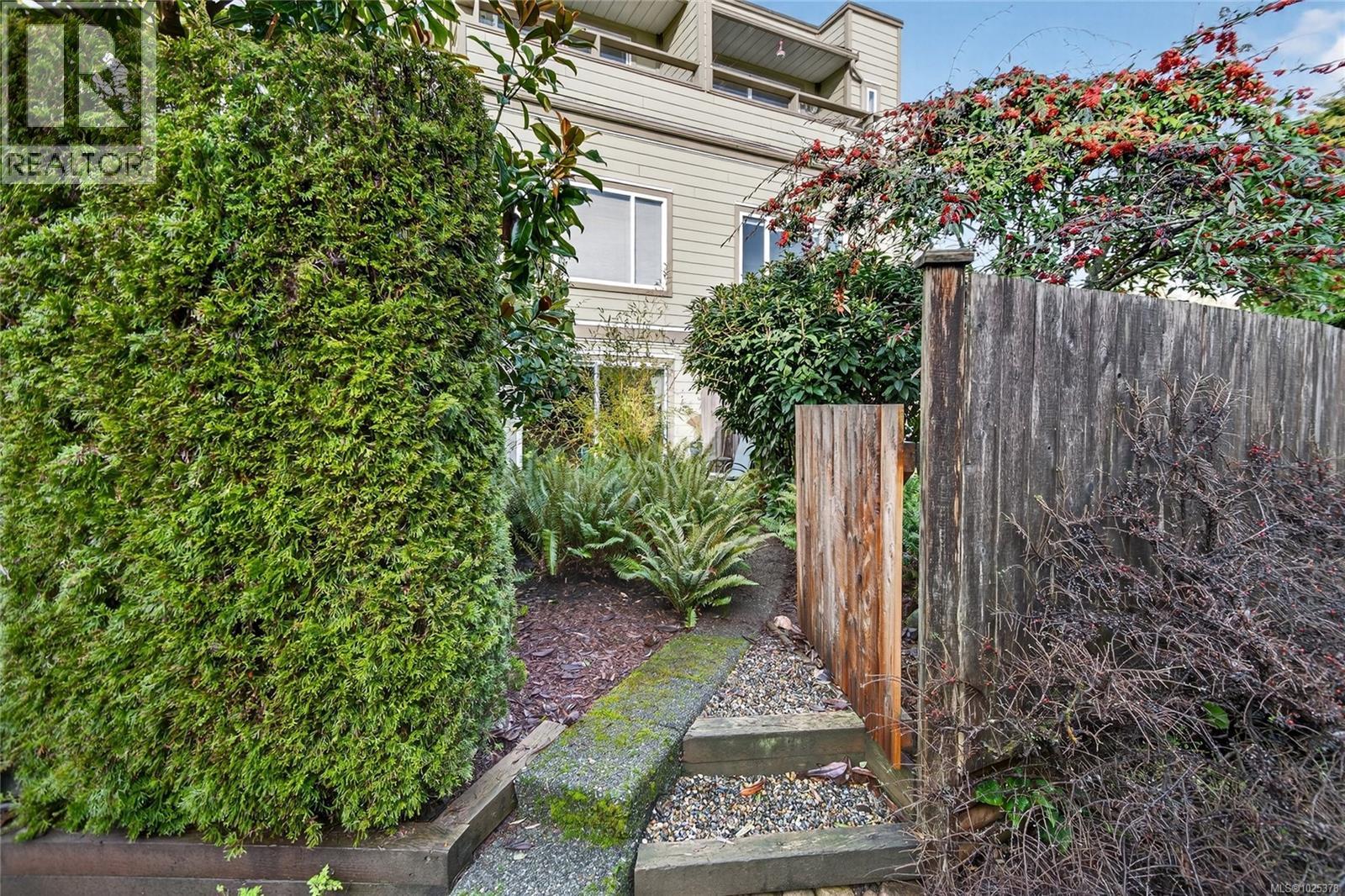 111 2250 Manor Pl, Comox