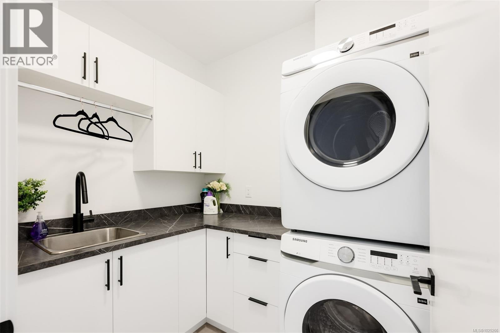  3628 AUTUMN Lane, Langford