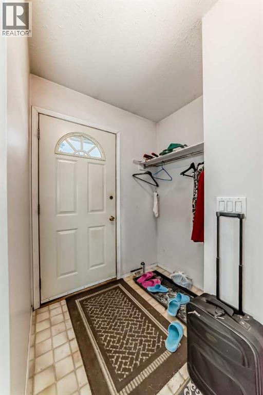 352 Malvern Close NE - Photo 2 of 33, Calgary, Alberta