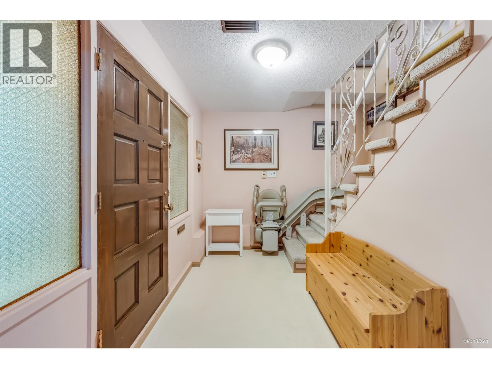 935 LONDON PLACE, New Westminster