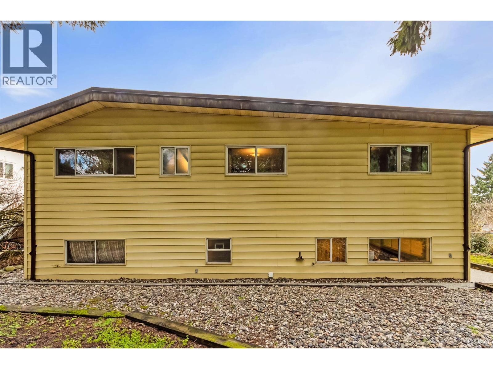 935 LONDON PLACE, New Westminster