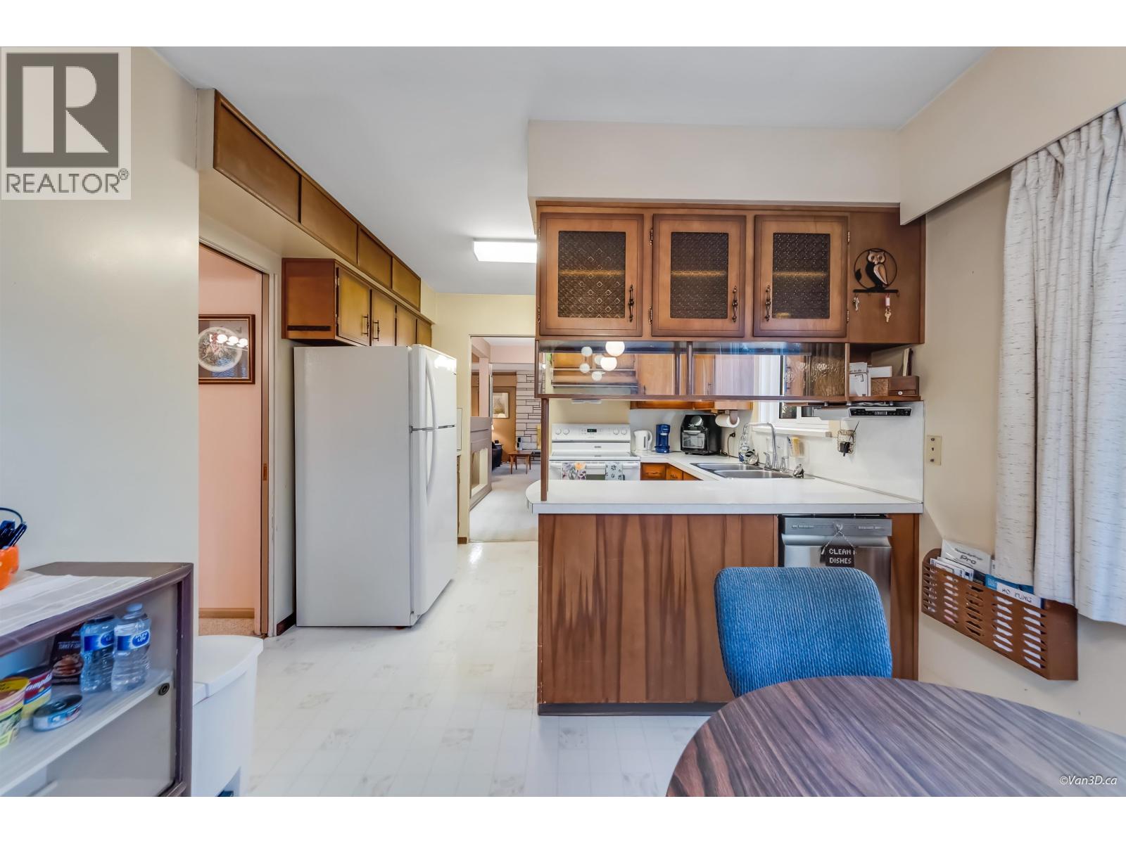 935 LONDON PLACE, New Westminster