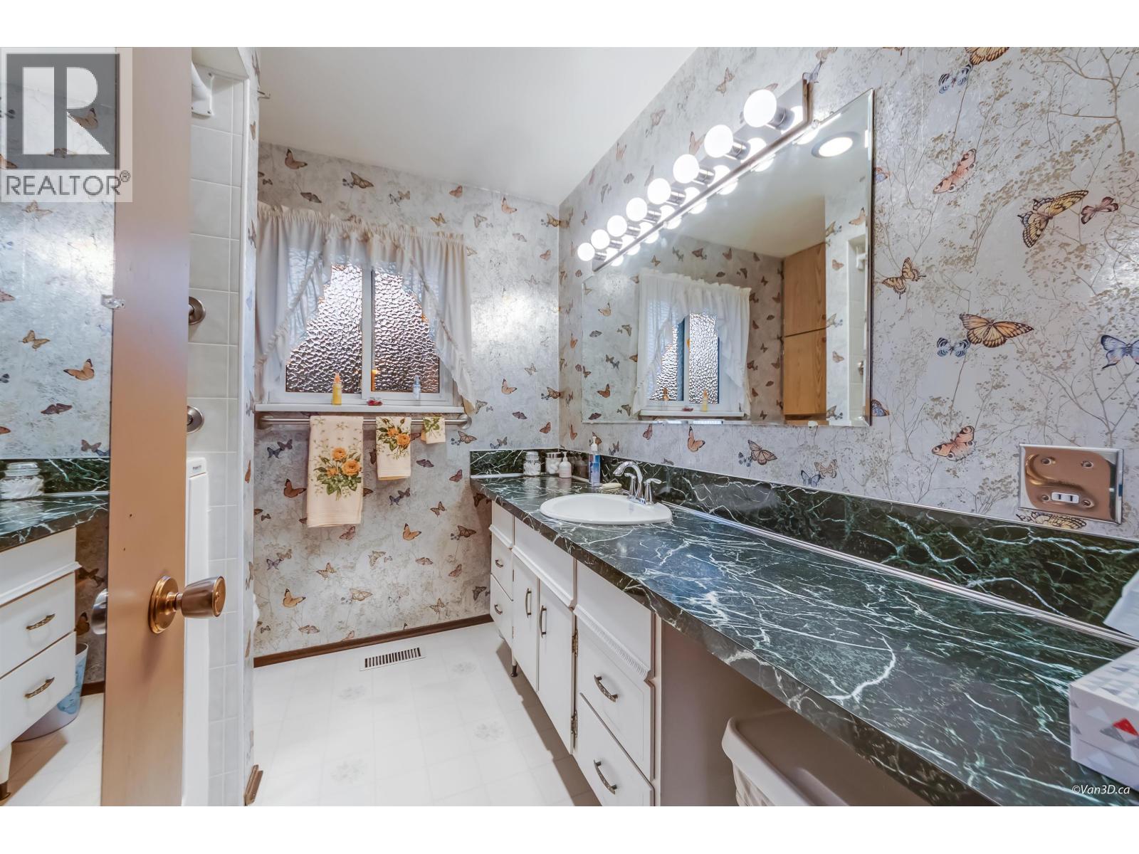 935 LONDON PLACE, New Westminster