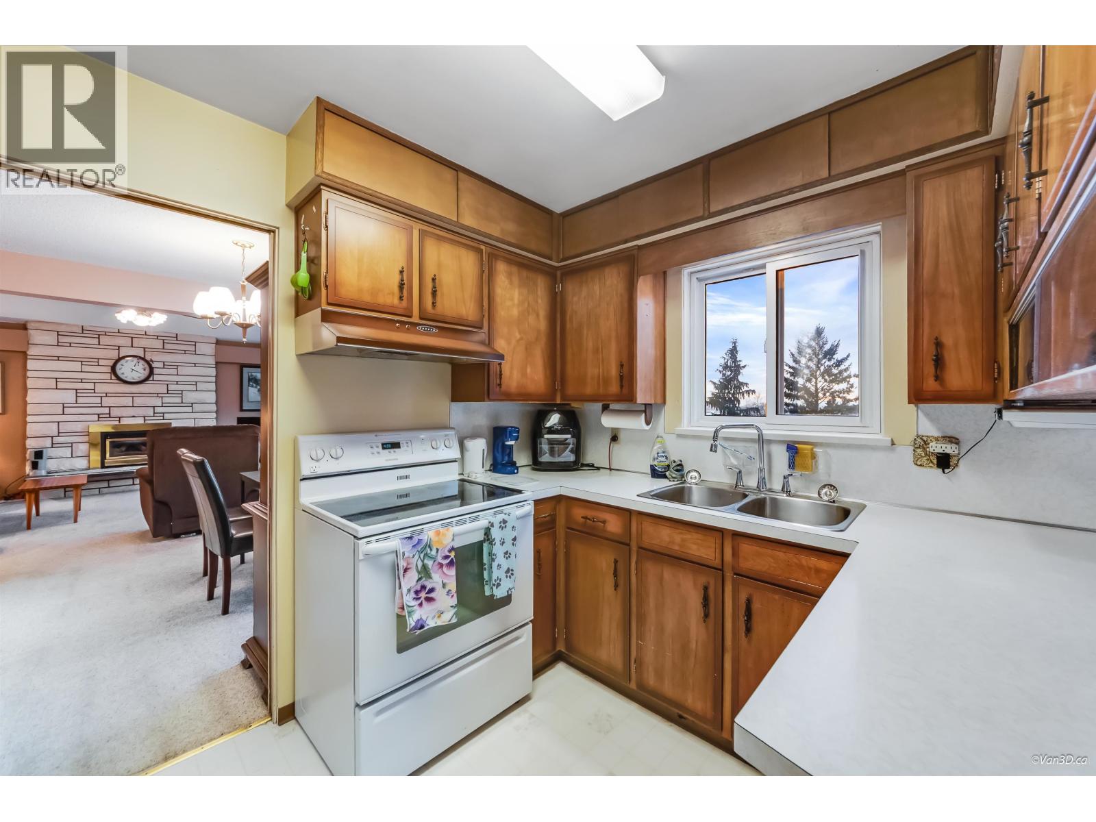 935 LONDON PLACE, New Westminster