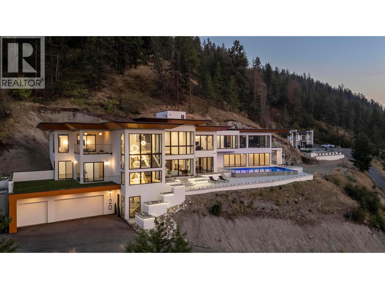  120 Sunset Boulevard, Vernon