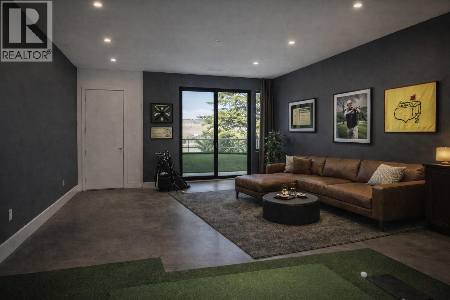  120 Sunset Boulevard, Vernon