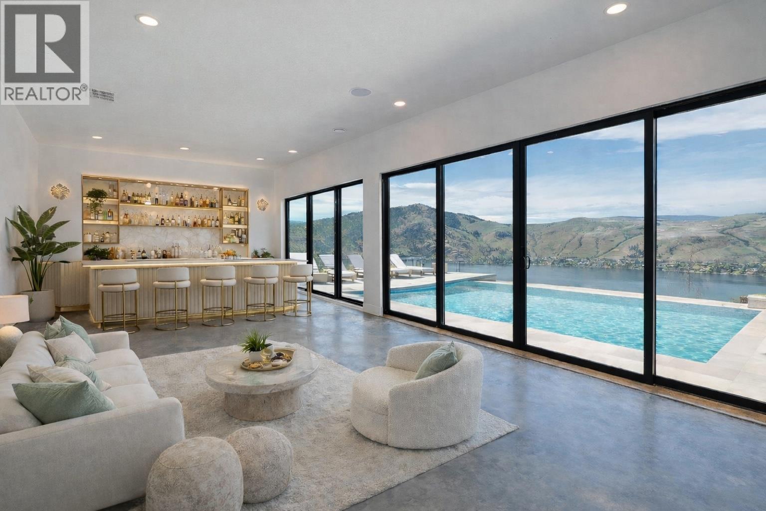  120 Sunset Boulevard, Vernon