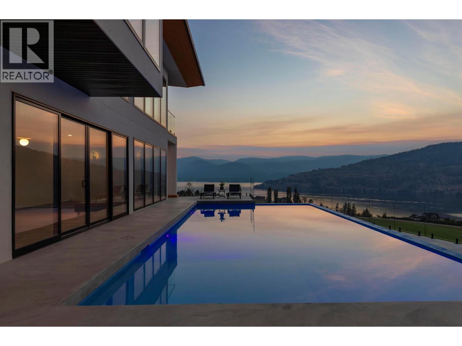  120 Sunset Boulevard, Vernon