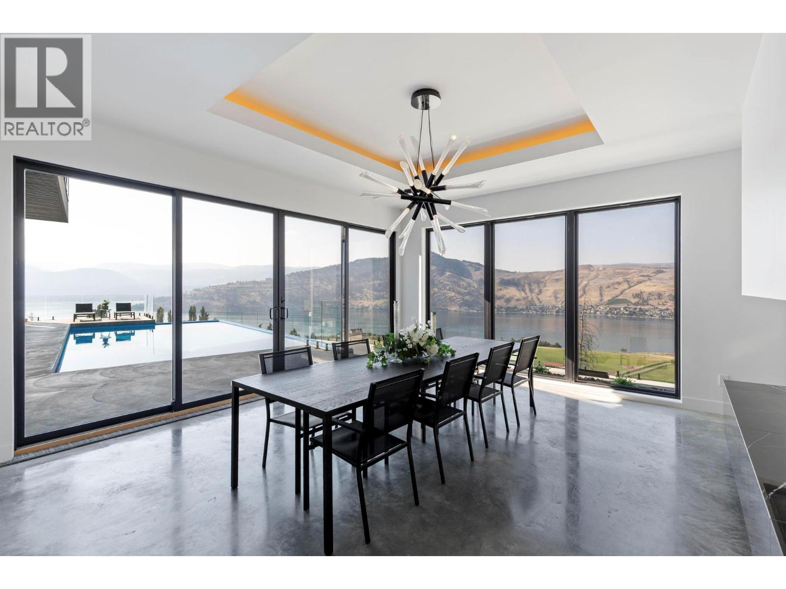  120 Sunset Boulevard, Vernon