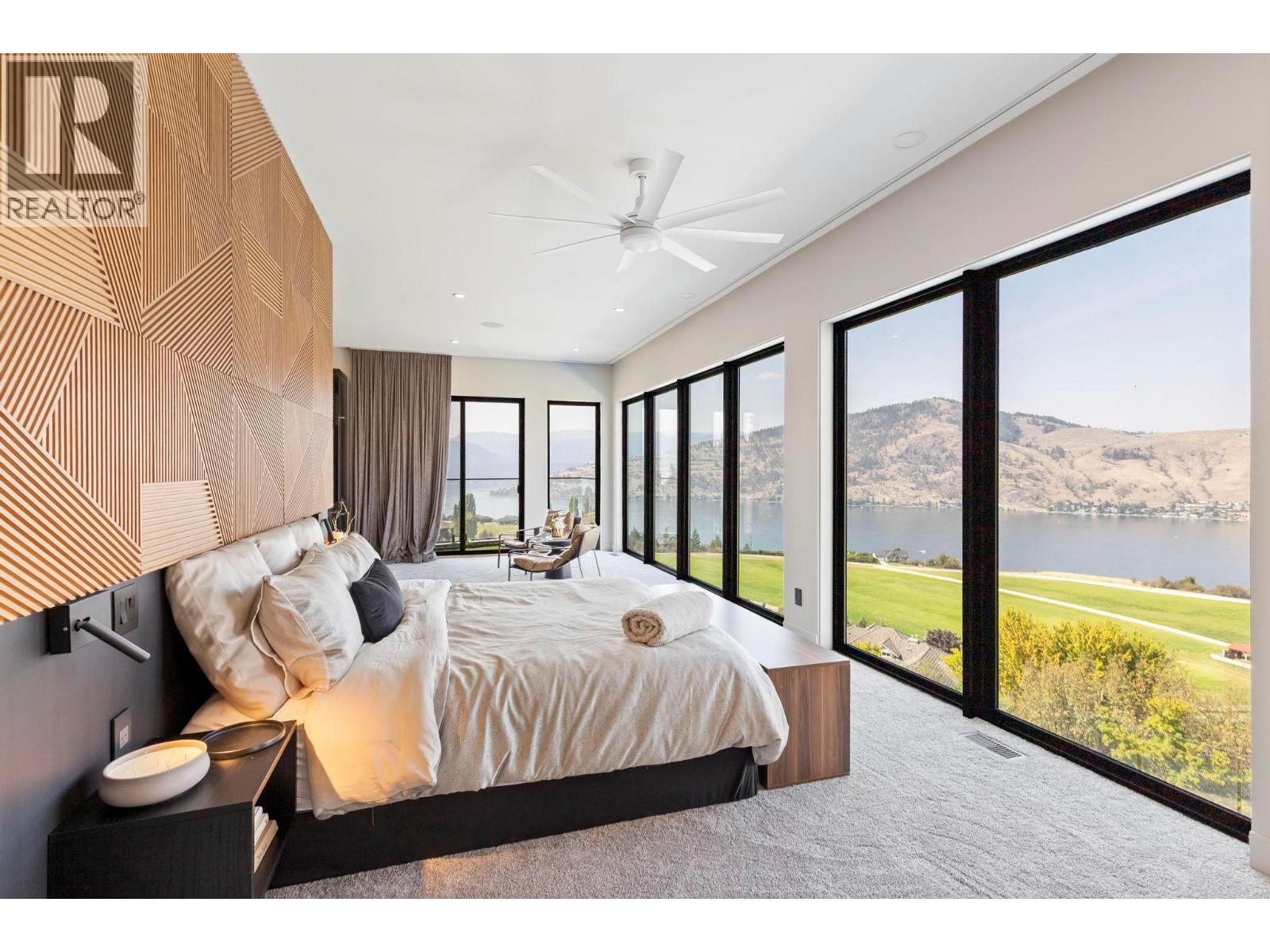  120 Sunset Boulevard, Vernon