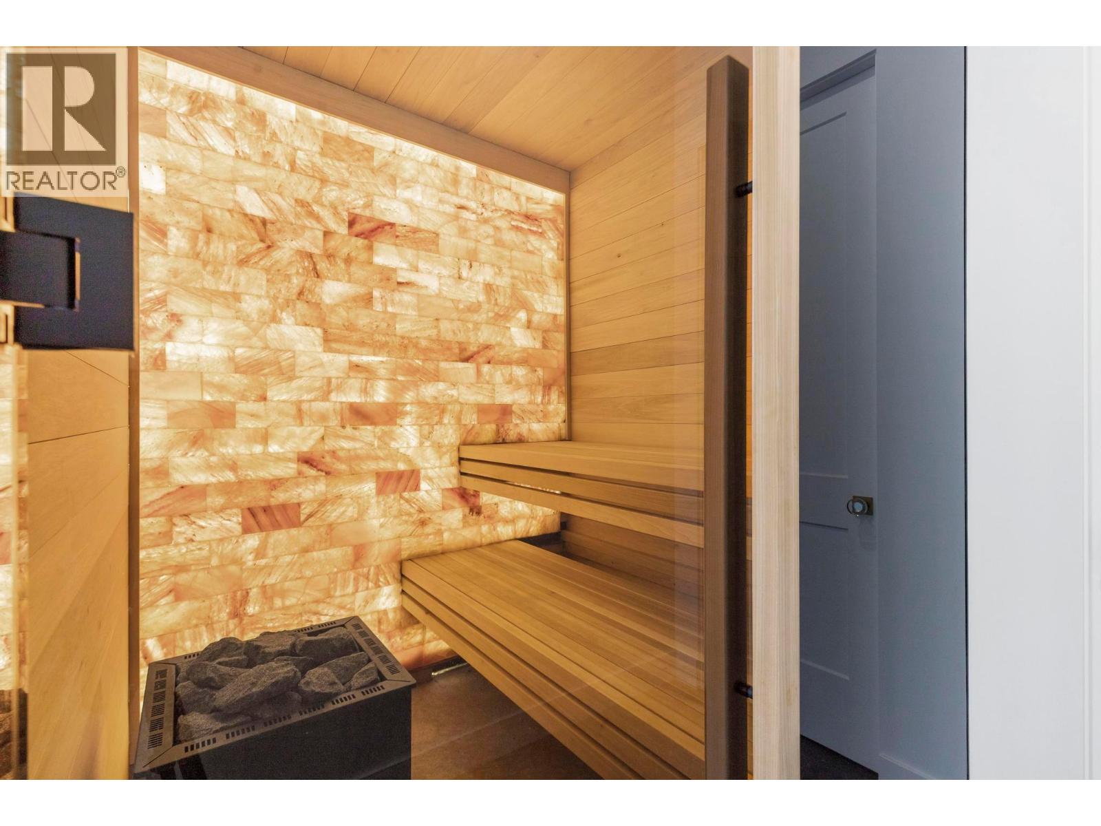  120 Sunset Boulevard, Vernon