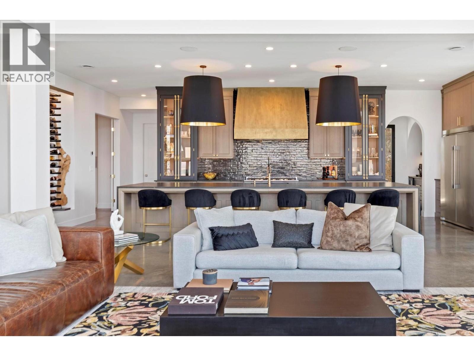  120 Sunset Boulevard, Vernon