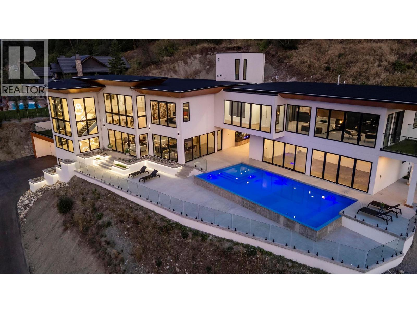  120 Sunset Boulevard, Vernon